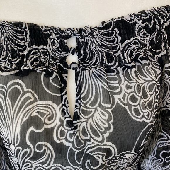 WHBM off the shoulder blouse top small foral black and white - Picture 5 of 7